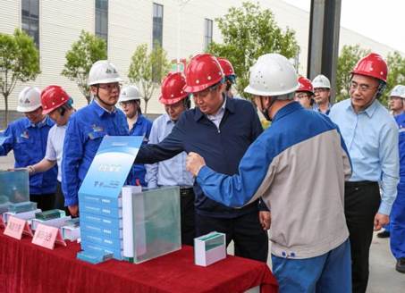 打造向上向前第一象限生力軍 錘煉甘于做人做事作難、受苦受累受屈的企業(yè)家隊伍——河南投資集團黨委書記、董事長劉新勇蒞臨安彩高科開展主題教育調(diào)研