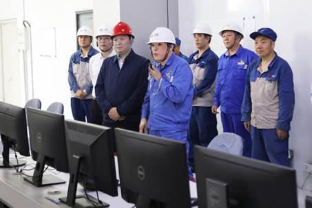 打造向上向前第一象限生力軍 錘煉甘于做人做事作難、受苦受累受屈的企業(yè)家隊伍——河南投資集團黨委書記、董事長劉新勇蒞臨安彩高科開展主題教育調(diào)研